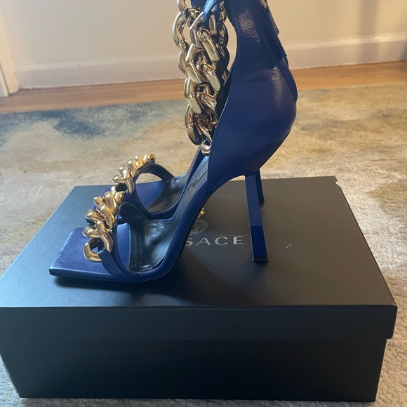 Blue Versace Gold Chain Medusa Charm Heels - Picture 4 of 11